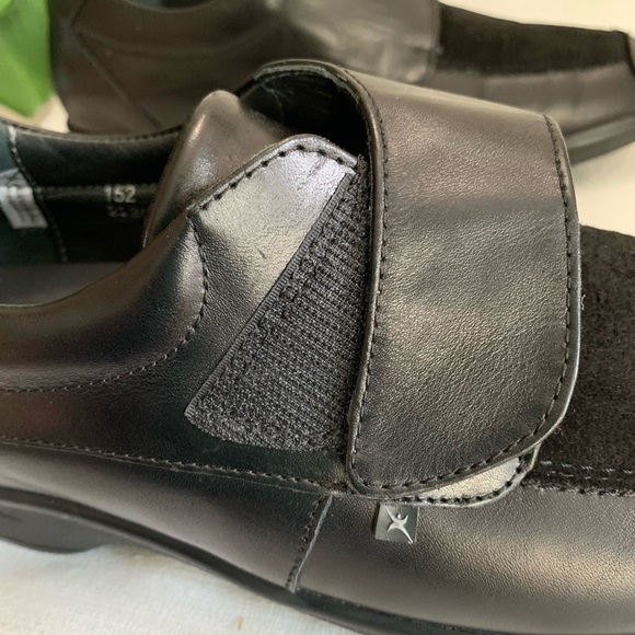 Sensible Black Leather Strap On Comfort Clogs Woman’s 6.5 - Picture 9 of 14